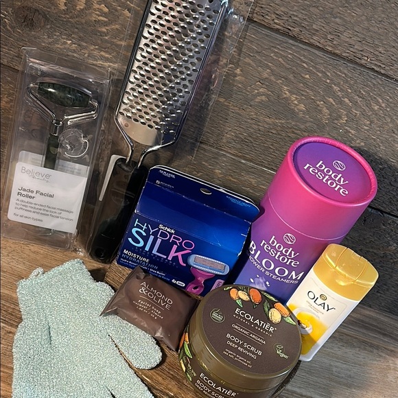 SET of Beauty and Grooming Essentials 8 items for a Soothing Spa Day at Home NWT - Picture 5 of 8